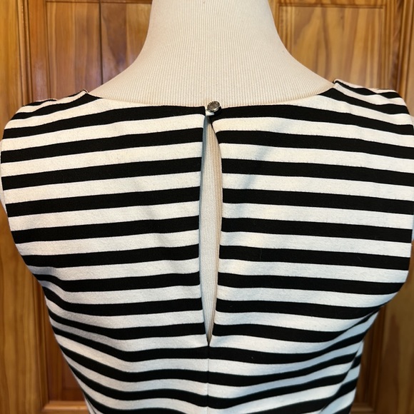 Express dress - Picture 5 of 7